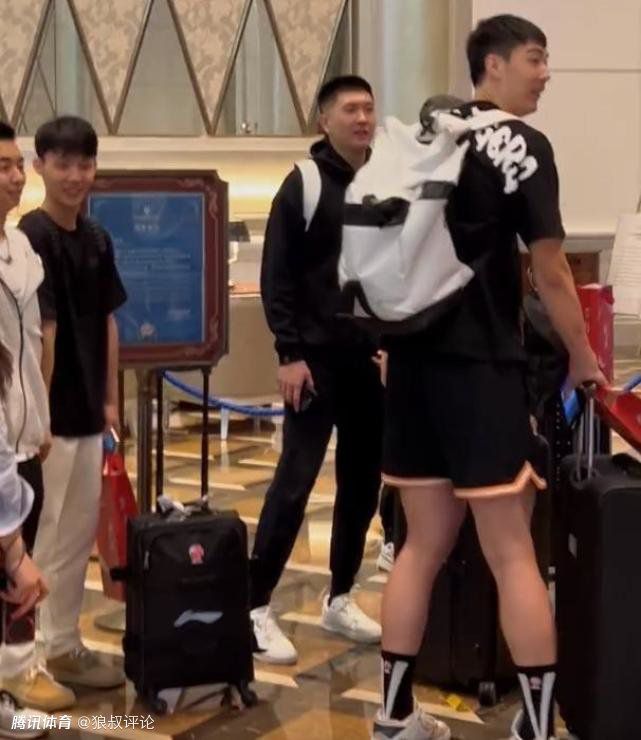 第62分钟，马伦外围晃开角度一脚劲射，被多纳鲁马扑出。